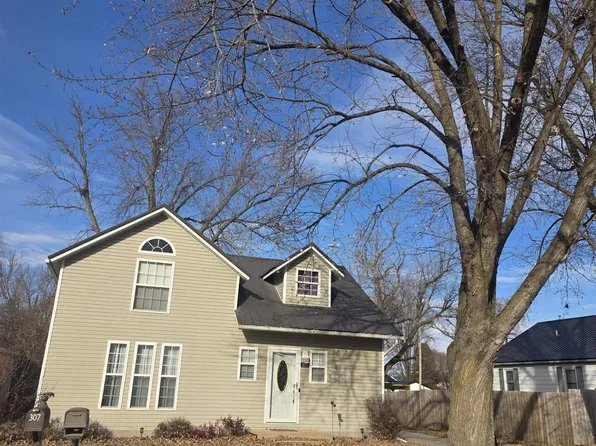 305 W Dunkerton St, Dunkerton, IA 50626