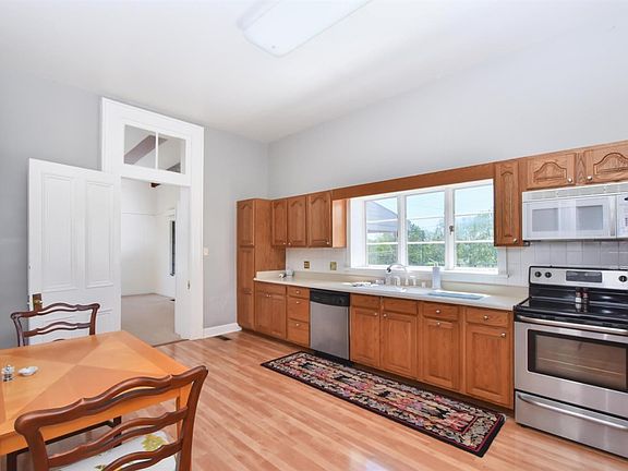 5th image of 453 Scott Ave