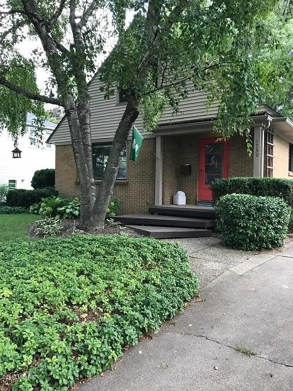 1730 Cambridge Dr SE photo 1