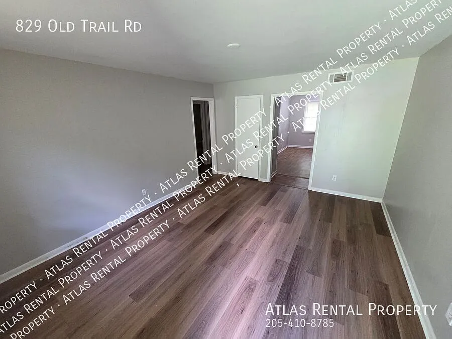 Cozy 2 Bedroom Home! Pet Friendly! — Photo 2
