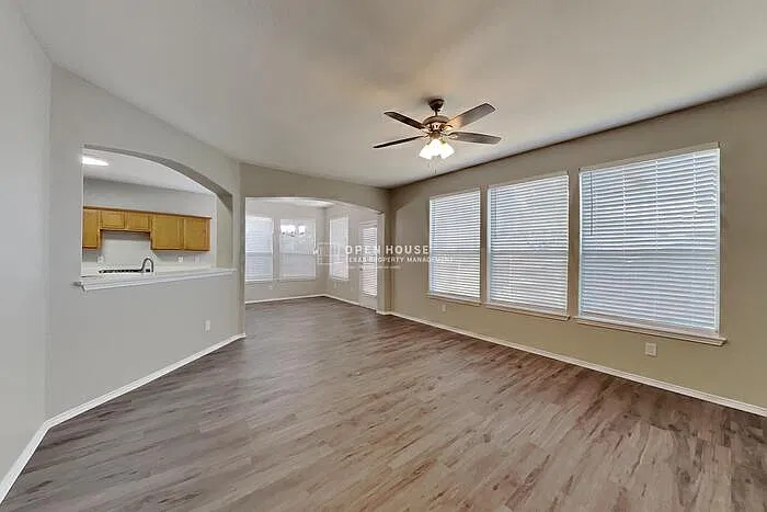 4 bed, 2.5 bath, 2892 sqft, $2,575 — Photo 4