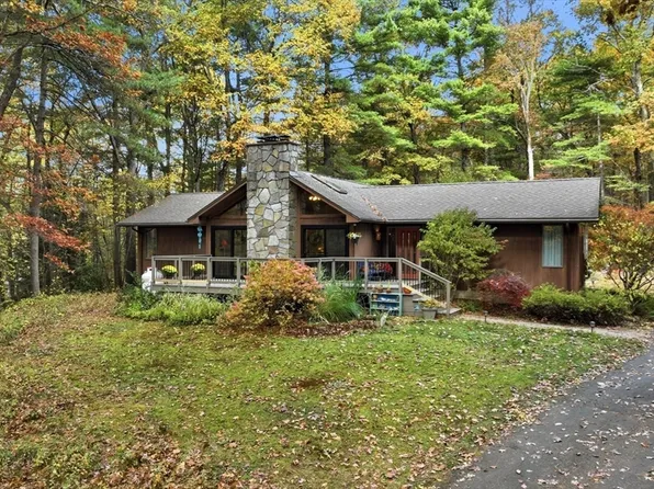 112 North St, Belchertown, MA 01007