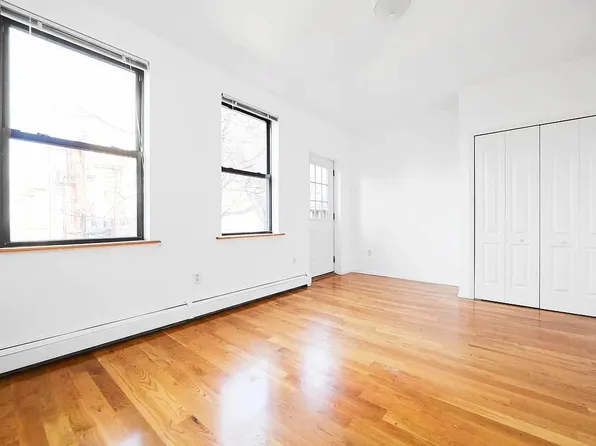 179 Nassau Avenue image 1 of 5