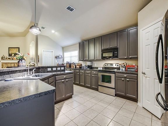 3rd image of 3720 Mossbrook Dr