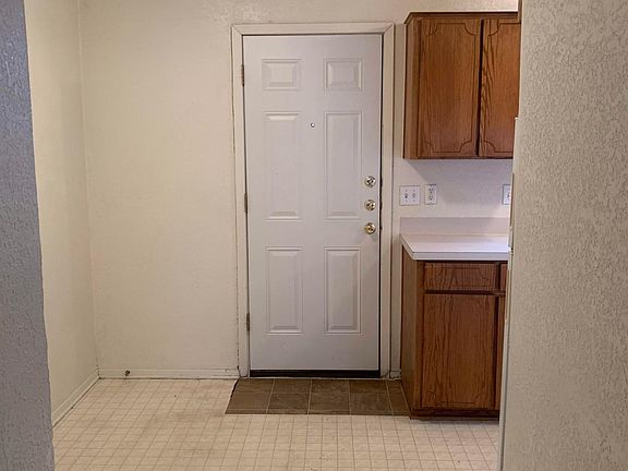 3rd image of 1110 Leslie Cir APT B