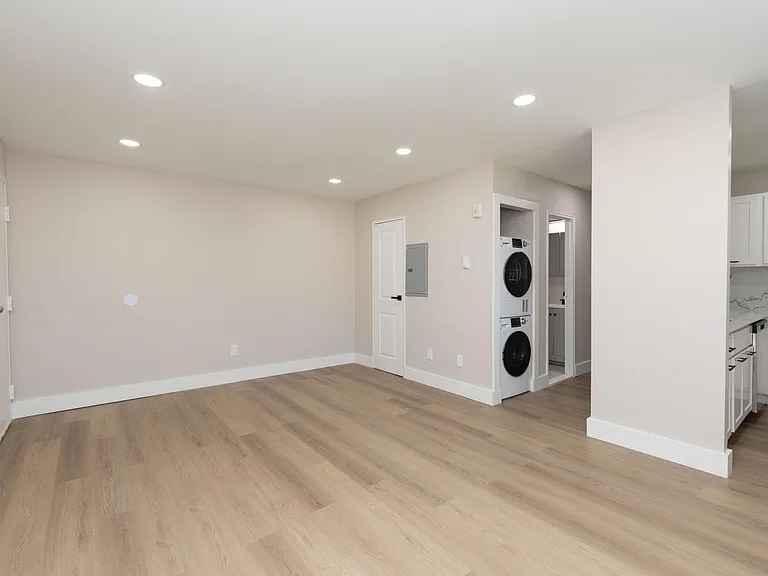 Laura Lane Apartments — Photo 42