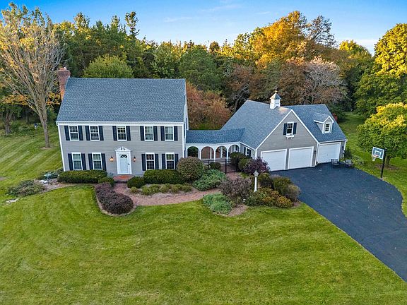 3rd image of 21 Crestview Dr