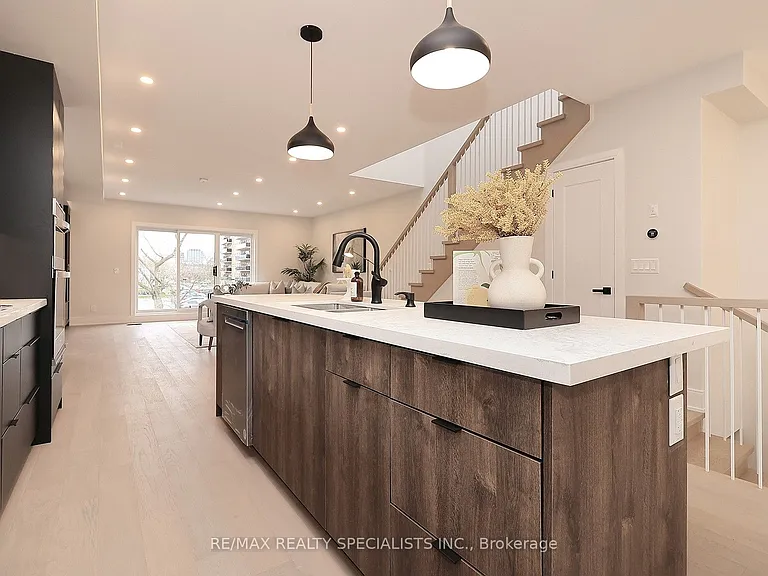 1046 Roosevelt Rd — Photo 23