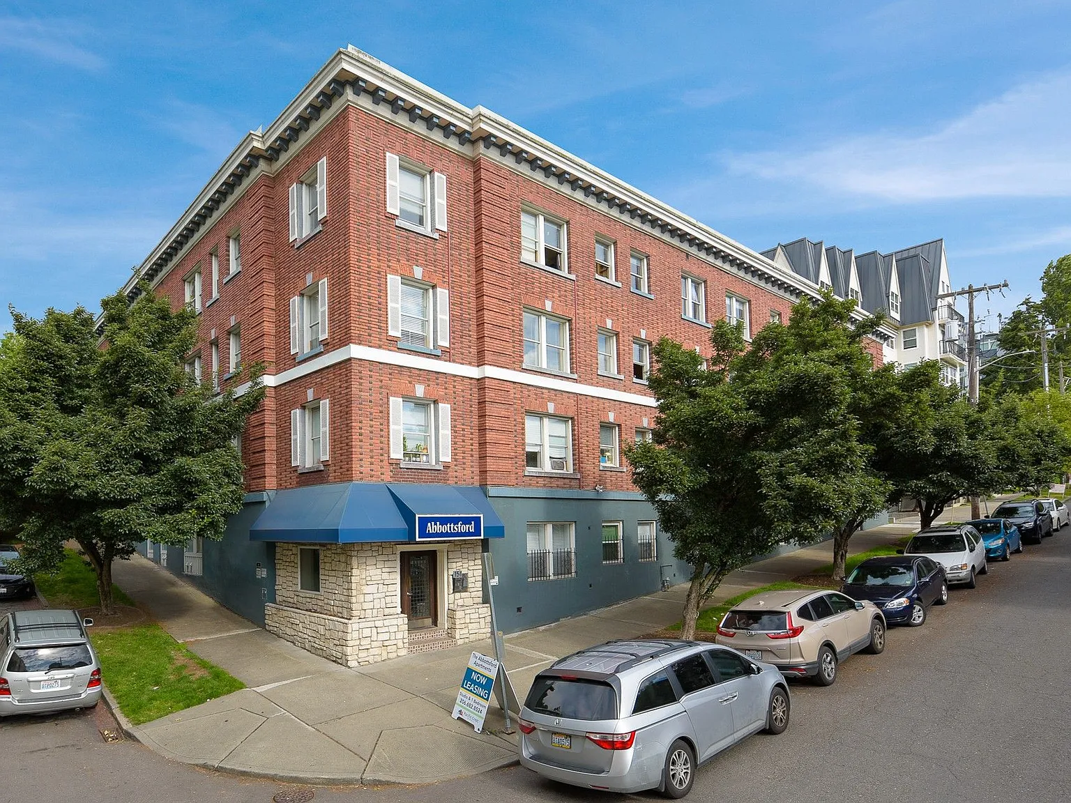 Abbottsford Apartments — Photo 1