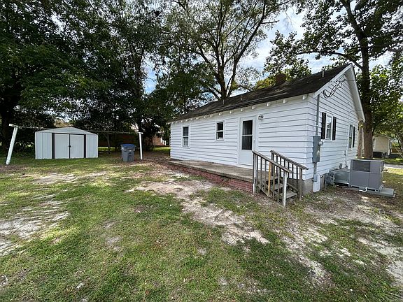 3rd image of 1108 Oakey St