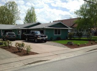 902 N 3rd St, Central Point, OR