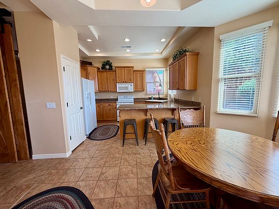 5th image of 1642 N Great Basin Dr