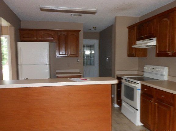 3rd image of 132 Camelot Pl #150