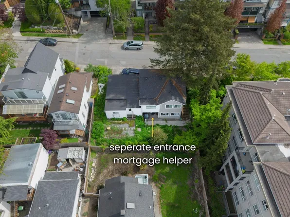 212 Mowat St, New Westminster, BC V3M 4B2