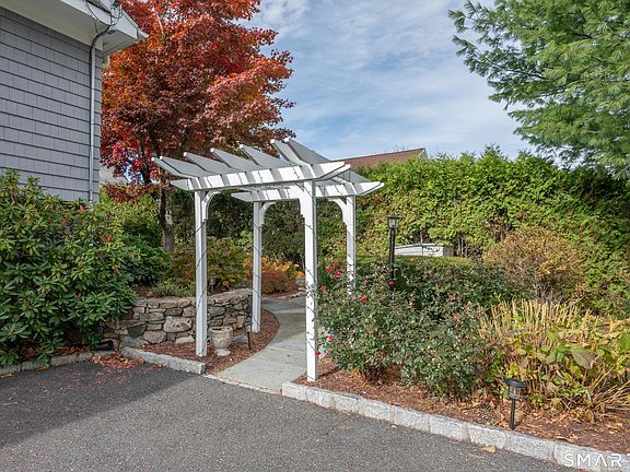 3rd image of 2A Lakeview Road