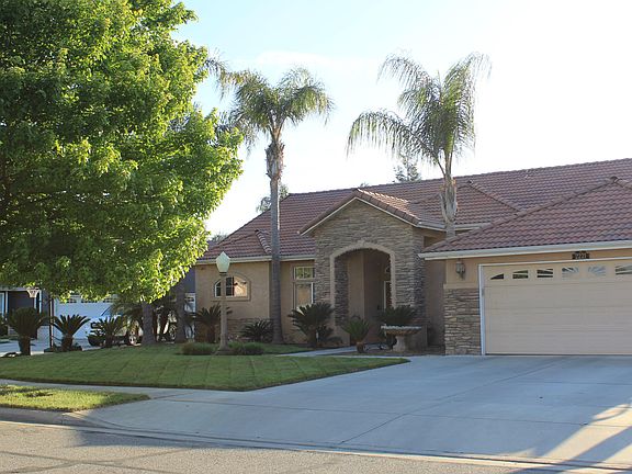 2nd image of 2221 N Carson Court