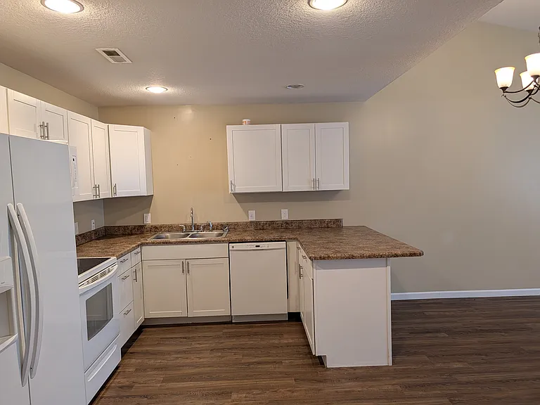 3880 Simpson Rd E — Photo 5