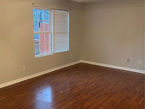 4th image of 2807 Valley Green Dr