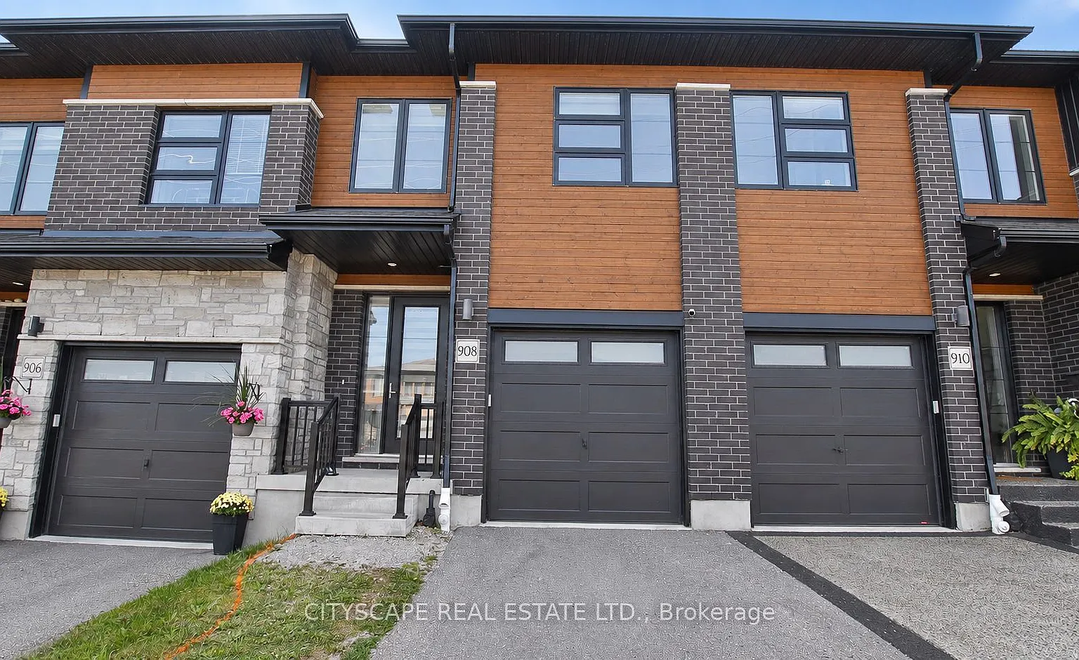3 bed, $2,800 — Photo 1