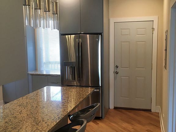 3rd image of 833 N Mozart St #2