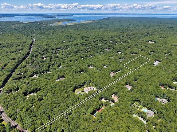 2nd image of 413 Sag Harbor East Hampton Tpke