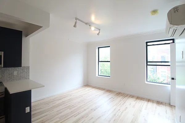 Rented by Grand & Co. | media 3