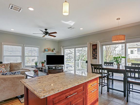 4th image of 621 Larboard St