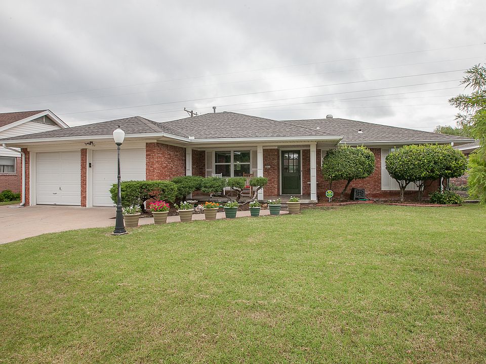 Beautiful home with two car garage