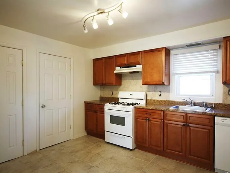 215 N Highland Ave #2 — Photo 3