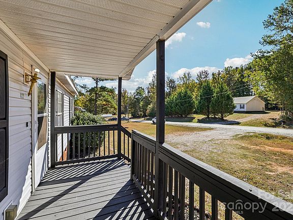 5th image of 322 Woodcrest Dr
