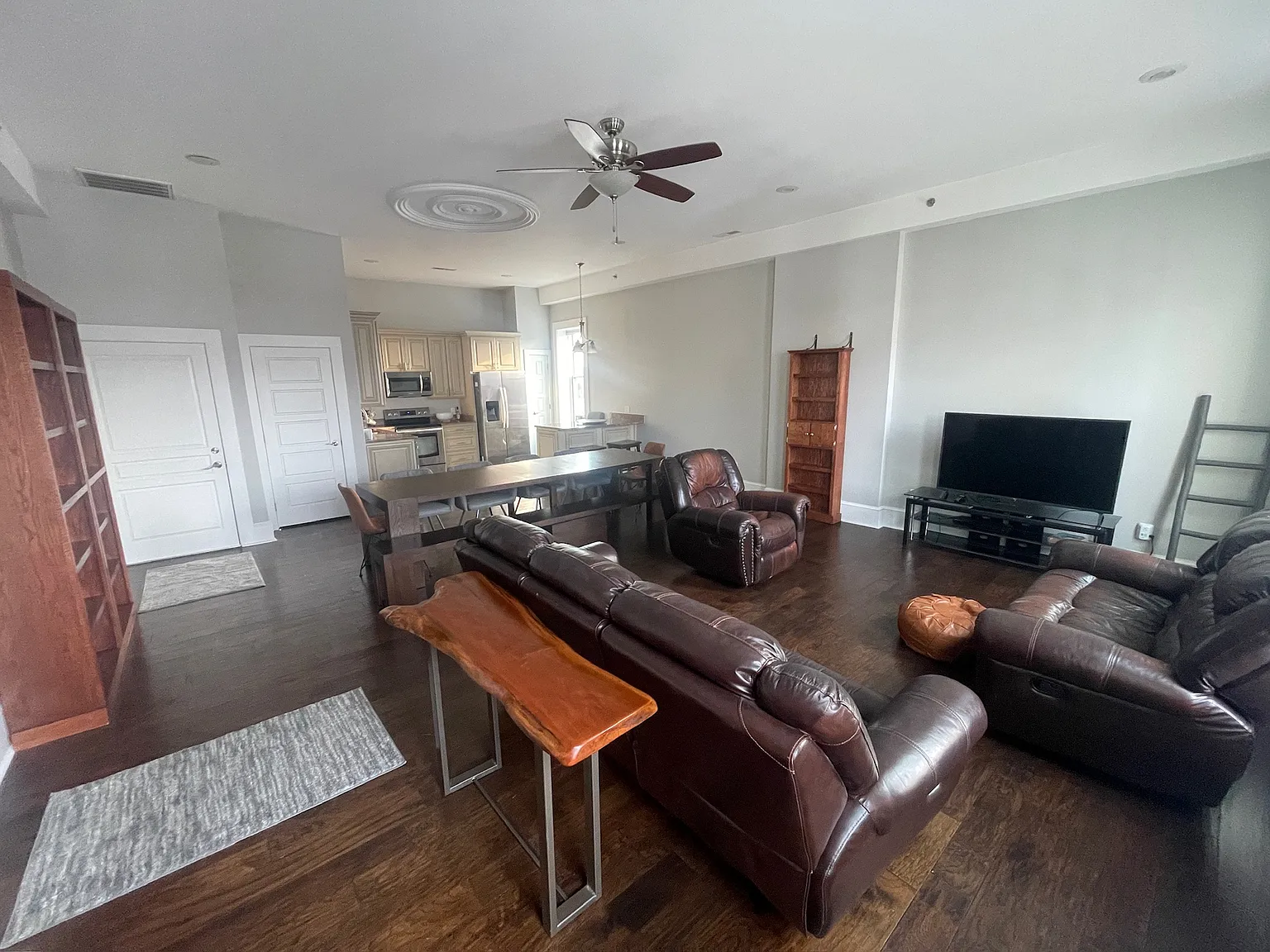 1 bed, 1100 sqft, $1,725 — Photo 3