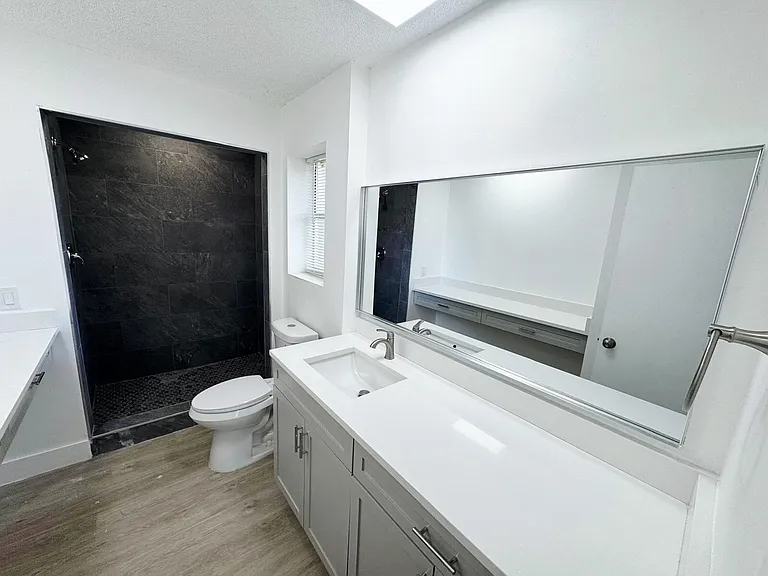3920 Woodside Dr #14 — Photo 16