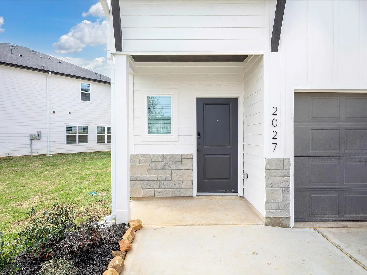 3 bed, 2.5 bath, 1557 sqft, $1,799 — Photo 3