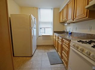 379 Undercliff Ave APT 8, Edgewater, NJ 07020