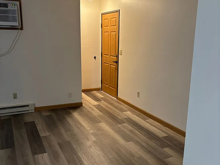 723 W Thorne St — Photo 10