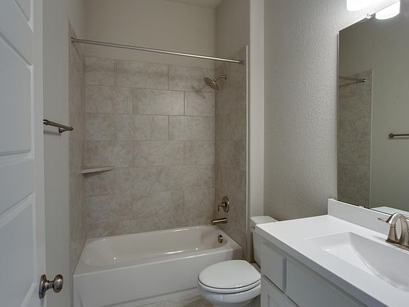 The Aubrianna A Full Bath