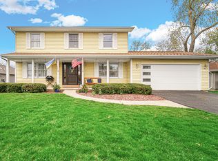 406 W Woodworth Pl, Roselle, IL 60172