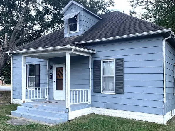 114 W 6th St, Staunton, IL 62088