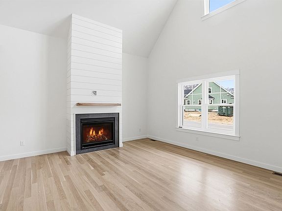 4th image of 15 Fieldstone Farm Way