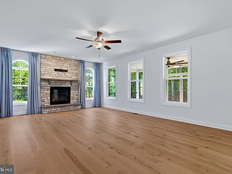 301 Kingdom Dr — Photo 48