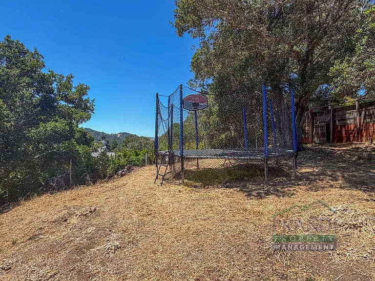 2 Ahrens Ln — Photo 23