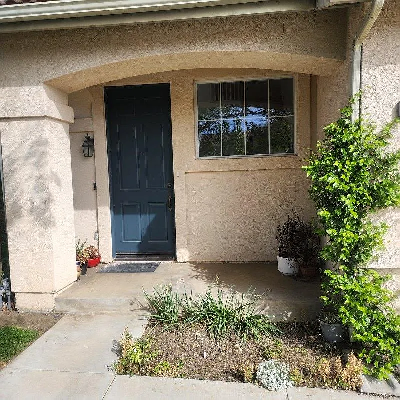 4 bed, 2.5 bath, 1821 sqft, $5,200 — Photo 2