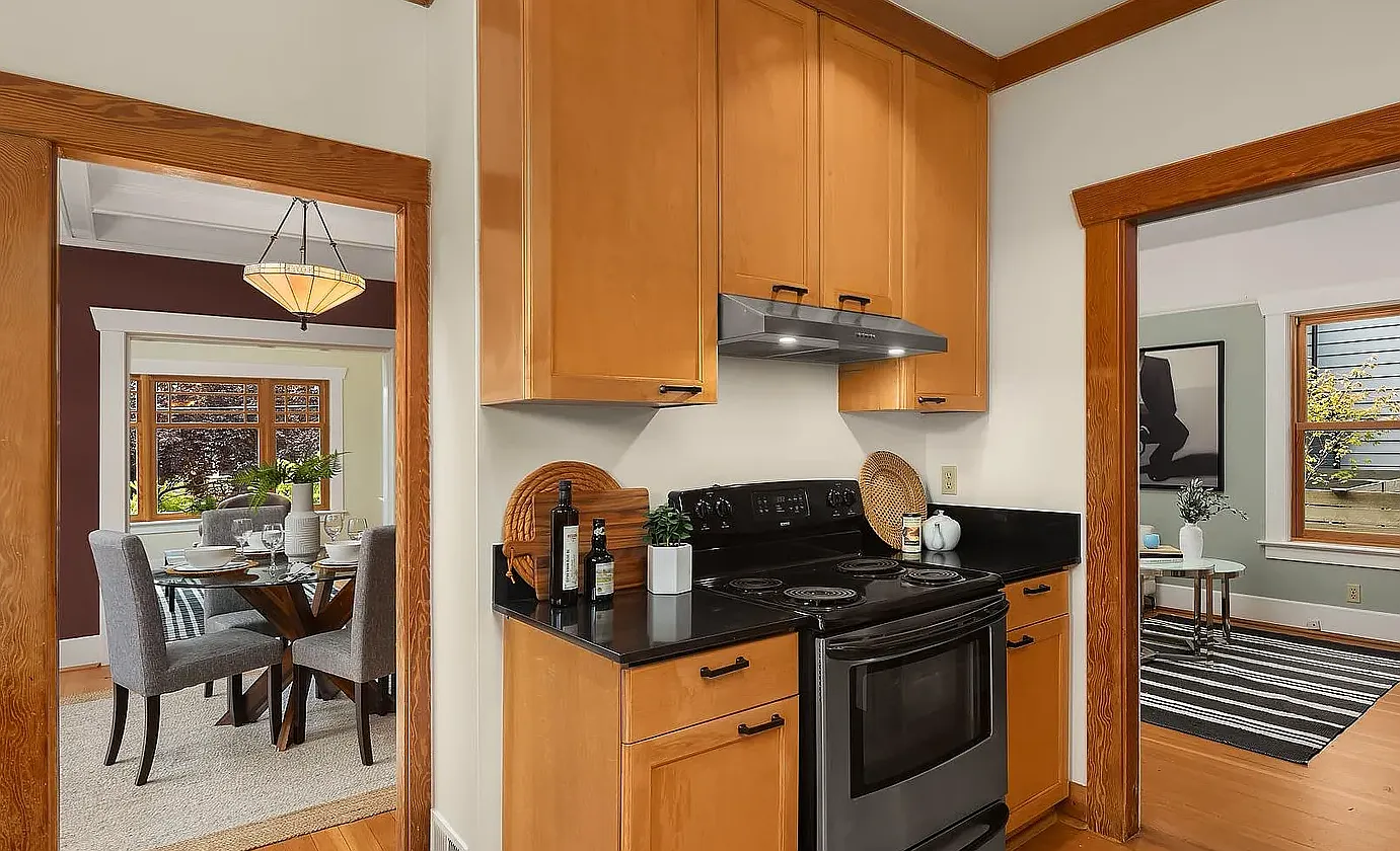 3 bed, 2472 sqft, $5,000 — Photo 4