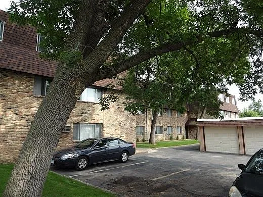 3912 Minnehaha — Photo 3