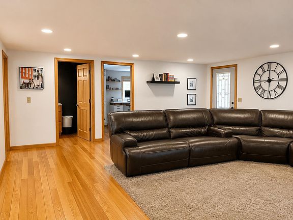 5th image of 155 Oak Grove Rd