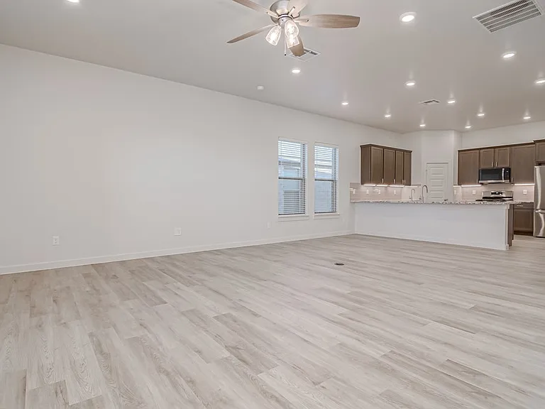 2060 Acacia Ln — Photo 10