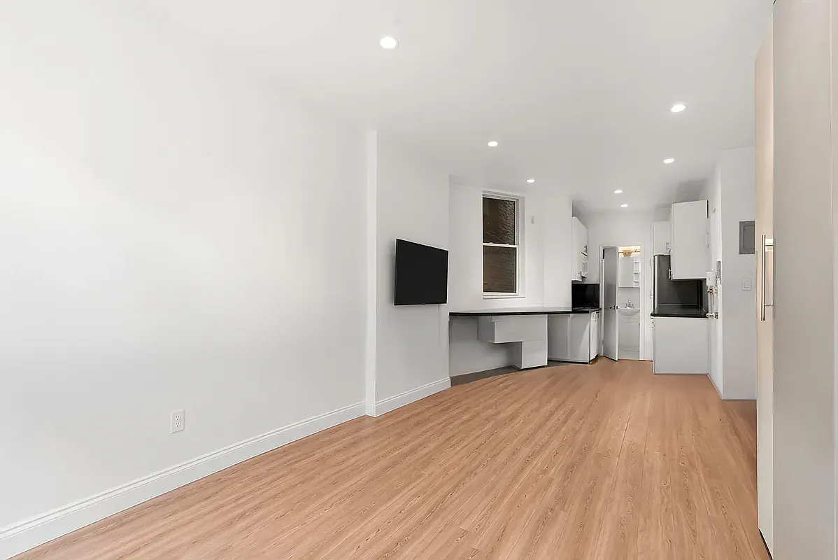 349 West Broadway — Photo 2
