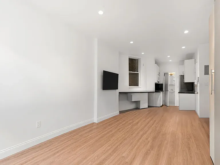 349 W Broadway #99 — Photo 3