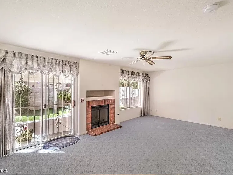 8939 Dove Cove Dr — Photo 16