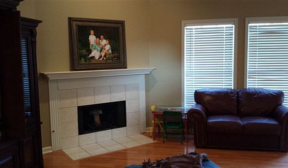 5088 Thornbrook Living Room